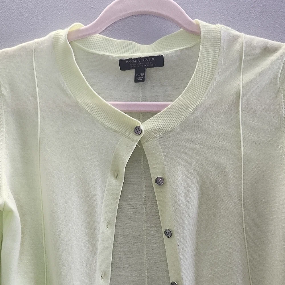 BANANA REPUBLIC Pastel lime green 100% Extra fine Merino wool cardigan - Picture 3 of 9